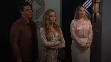 Blusa abstracta Burnout de Donna Karan que lleva Allison, tal como se ve en The Bold and the Beautiful (S39E188)