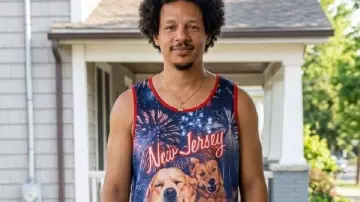 Eric André Little Brother Graphic New Jersey Tank Top usada por Marcus Pinchel (Eric Andre) tal como se ve en Little Brother
