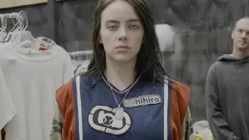 Billie Eilish me golpeó fuerte y suave: La gira en directo en 3D con la camiseta "99" en "WILDFLOWER" Avance ampliado | BILLIE EILISH - ME GOLPEA FUERTE Y SUAVE: LA GIRA | ¡Mira At Home Now!