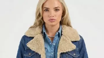Chaqueta Dutton Ranch S01 Oreana Jackson Denim Sherpa usada por Oreana (Natalie Alyn Lind) vista en Dutton Ranch (S01)
