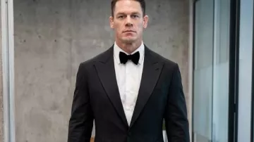Traje de fiesta de Hermano Pequeño John Cena que lleva Rudd Landy (John Cena) como se ve en Hermano Pequeño