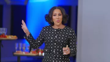 Dillards Gianni Bini Brielle Chamarra de Tweed adornada con pedrería que lleva (Tambra Cherie) como se ve en Belle Collective (S08E01)