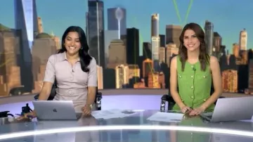 Camiseta larga de botón de Tweed Endless Rose con botones y abertura llevada por Sophie Flay vista en Good Morning America el 29 de junio de 2026