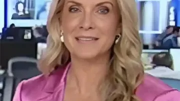 Americas Newsroom 2026 Dana Perino Satin Blazer llevado por Self - Co-Presentadora (Dana Perino) visto en America's Newsroom