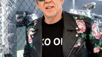 Chaqueta negra LV Nevada 2026 Nicolas Cage