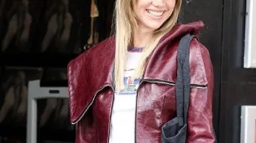 Chaqueta de cuero Suki Waterhouse 2026 de Notting Hill