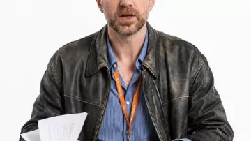 Probando la chaqueta de cuero de Jason Ross de la temporada 5