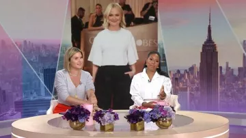 Ayr La camiseta de Tate Oxford que lleva Sheinelle Jones, vista en Today with Jenna & Sheinelle el 25 de junio de 2026