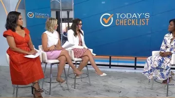 Sandalia de cuero granulada Valentino Rockstud usada por Laura Jarrett tal como se ve en Today el 26 de junio de 2026