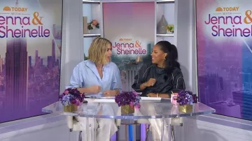 Chaqueta deportiva plegable Gap OuiGap llevada por Sheinelle Jones, vista en Today with Jenna & Sheinelle el 26 de junio de 2026