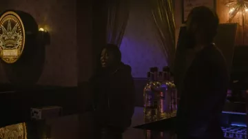 Chaqueta acolchada de lana de lana y cachemir de punto Polo Ralph Lauren usada por Lynae (Zaria Imani Primer) como se ve en The Chi (S08E05)