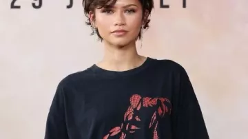 Camiseta de Photocall en el evento de fans de Zendaya en París en Spider-Man: No Way Home - Evento de la gira de prensa de París