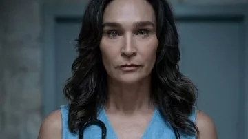 Chaleco Nicole da Silva Chambray en casa y fuera visto en Home and Away