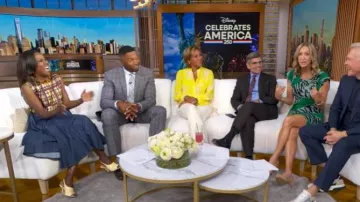 Mules Toteme Contour Slingback llevadas por Deborah Roberts vistas en Good Morning America el 30 de junio de 2026