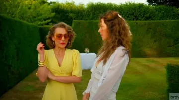 Suzannah Holland Dress Vintage Silk Cady usado por Marth Sitwell como se ve en Ladies of London (S04E08)