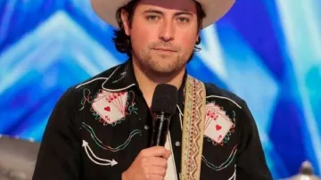 Camiseta de Jack Black Cowboy de Americas Got Talent S21 como se ve en America's Got Talent