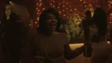Vestido largo Jlux Label Olive Auttomn usado por Riley Dalton (Wendy Raquel Robinson) tal como se ve en The Chi (S08E06)
