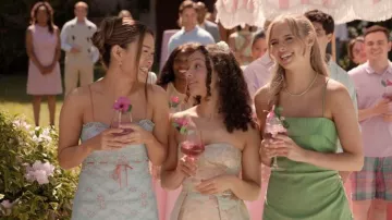 Mini vestido Amur Lienna que lleva Madison (Jessica Belkin) tal como se ve en Elle (S01E01)