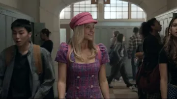 Gorra Baker Boy de Ruslan Baginskiy Tweed llevada por Elle Woods (Lexi Minetree) vista en Elle (S01E01)