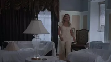 Pantalones de Amanda Uprichard Saddler usados por Eva Woods (June Diane Raphael) tal como se ve en Elle (S01E01)