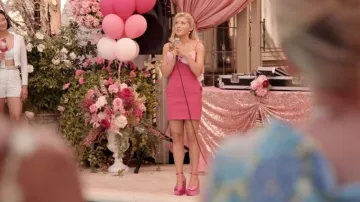 Zapatos de zapatos de satén Prada usados por Elle Woods (Lexi Minetree) como se ve en Elle (S01E01)