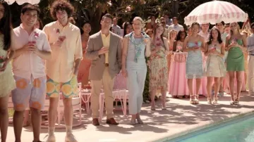 Sandalias de plataforma con tiras en el tobillo de Steve Madden que lleva Madison (Jessica Belkin) tal y como se ve en Elle (S01E01)