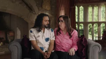 Camisa rosa de algodón texttured Vero Moda usada por Jenny Slatten tal como se ve en 90 Day: The Last Resort (S03E01)