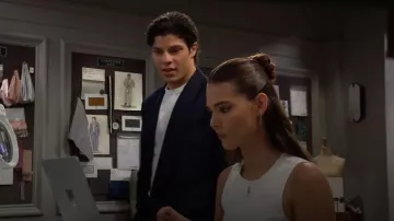 Blazer Simkhai Coleman que lleva RJ Forrester (Brayan Nicoletti) como se ve en The Bold and the Beautiful (S39E202)
