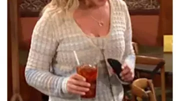 Cardigán tejido de Sharon Collins (Sharon Case) en The Young and the Restless (S53)