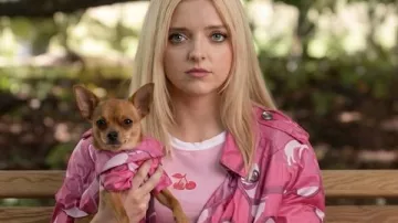 Elle 2026 Lexi Minetree Pink Graphic Coat que lleva Elle Woods (Lexi Minetree) tal como se ve en Elle (S02)