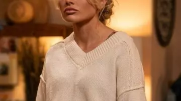 Dutton Ranch Natalie Alyn Lind Pull blanc oversize