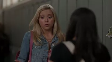 Lauren Ralph Lauren Paizley Chaqueta vaquera rígida de camionero llevada por Elle Woods (Lexi Minetree) vista en Elle (S01E03)