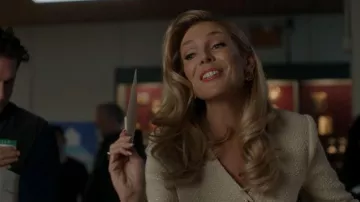 Chaqueta Astr the Label Lysanor llevada por Eva Woods (June Diane Raphael) vista en Elle (S01E03)