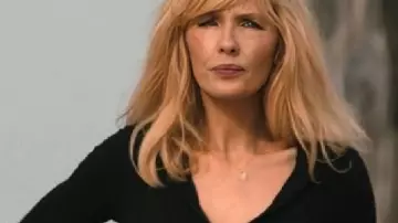 Haut Dutton Ranch Kelly Reilly Black Henley porté par Beth Dutton (Kelly Reilly) tel que vu dans Dutton Ranch (S01)