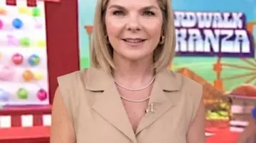 Vestido beige de Jenna Bush Hager de The Today Show 2026 de Jenna Bush Hager visto en Today Show en Today Show 2026