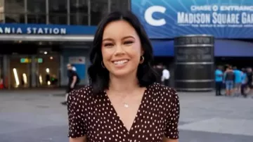 Robe midi imprimée mangue portée par Jo Ling Kent, vue dans CBS Mornings le 2 juillet 2026