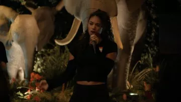Fashion Nova Trend Setter Pull porté par Kimberly (Chandler Kinney) tel que vu dans Elle (S01E05)