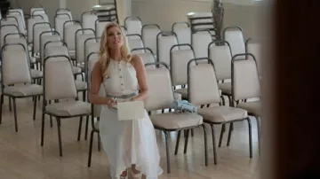 Escarpins Belle Vivier Slingback en cuir verni portés par Eva Woods (June Diane Raphael) comme on le voit dans Elle (S01E06)
