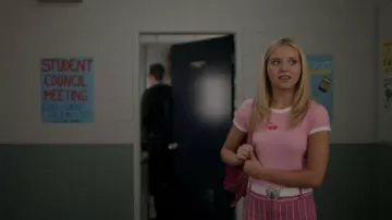 Vaqueros punkdiy de moda Cinturones usados por Elle Woods (Lexi Minetree) como se ve en Elle (S01E07)