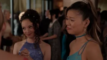 Robe vintage en satin à sequins de Niki Livas portée par Tiffany (Kayla Maisonet) telle que vue dans Elle (S01E08)
