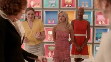 Robe à quadrlets Koko + Mason rose portée par Elle Woods (Lexi Minetree) telle que vue dans Elle (S01E08)