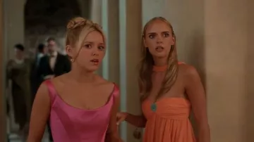 Robe Nana Jacqueline Mariah portée par Madison (Jessica Belkin) telle que vue dans Elle (S01E08)