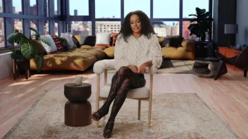 Veste blanche en laine en fourrure Isabel Marant portée par Ava Dash telle que vue dans Next Gen NYC (S02E01)
