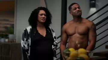 Tirador de satén Faire Wholesale Ink Blot que lleva Fatima (Crystal Renee Hayslett) como se ve en Zatima de Tyler Perry (S04E14)