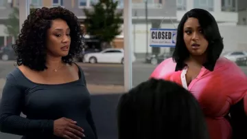 Colgante vintage de Van Cleef y Arpels Alhambra que lleva Fatima (Crystal Renee Hayslett) como se ve en Zatima de Tyler Perry (S04E17)