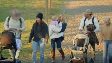 Frye Billy Pull On en coñac que lleva Allie Eklund como se ve en The McBee Dynasty: Real American Cowboys (S03E03)