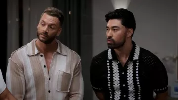 Chemise Allsaints Truck Cardigan en couleur taupe poussière portée par Preston (Trinity Whiteside) comme on le voit dans Zatima de Tyler Perry (S04E18)