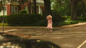 Chaussures Nike Cortez en cuir pour femmes portées par Natalie Bowden (Lily Collias) telles que vues dans Cape Fear (S01E01)
