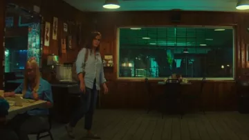 Clare V Moyen Messenger Bag llevada por Anna Bowden (Amy Adams) vista en Cape Fear (S01E03)