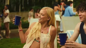 Camiseta Cami bordada Mango Coqueto usada por Anna Bowden (Amy Adams) como se ve en Cape Fear (S01E03)